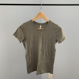 ARITZIA/BABATON - BASIC TEE